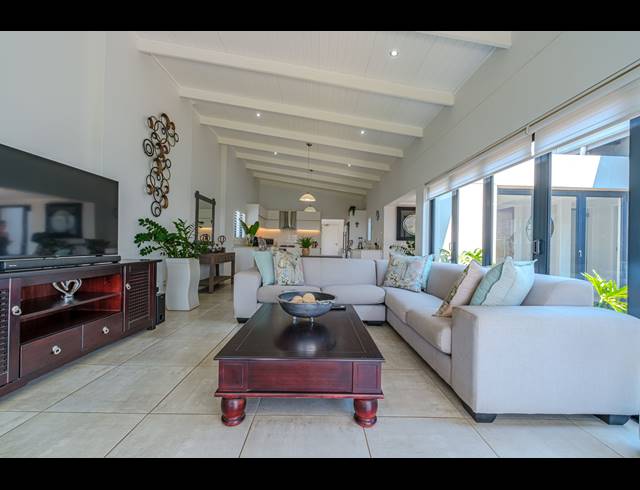 2 BEDROOM TOWNHOUSE FOR SALE IN SHAKAS ROCK